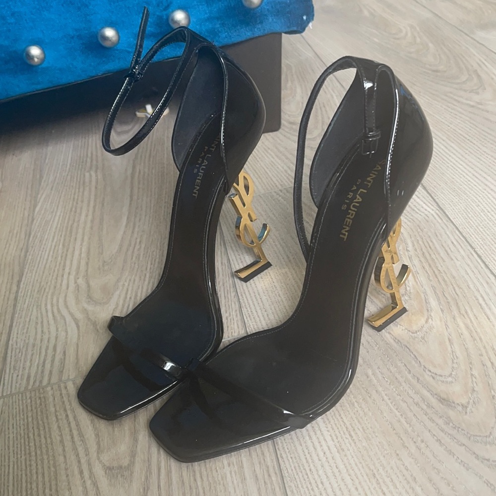 YSL OPYUM SANDALS IN PATENT LEATHER WITH GOLD-TONE HEEL